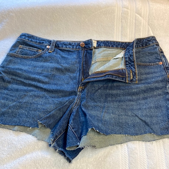 Universal Thread Denim Shorts - Picture 2 of 8